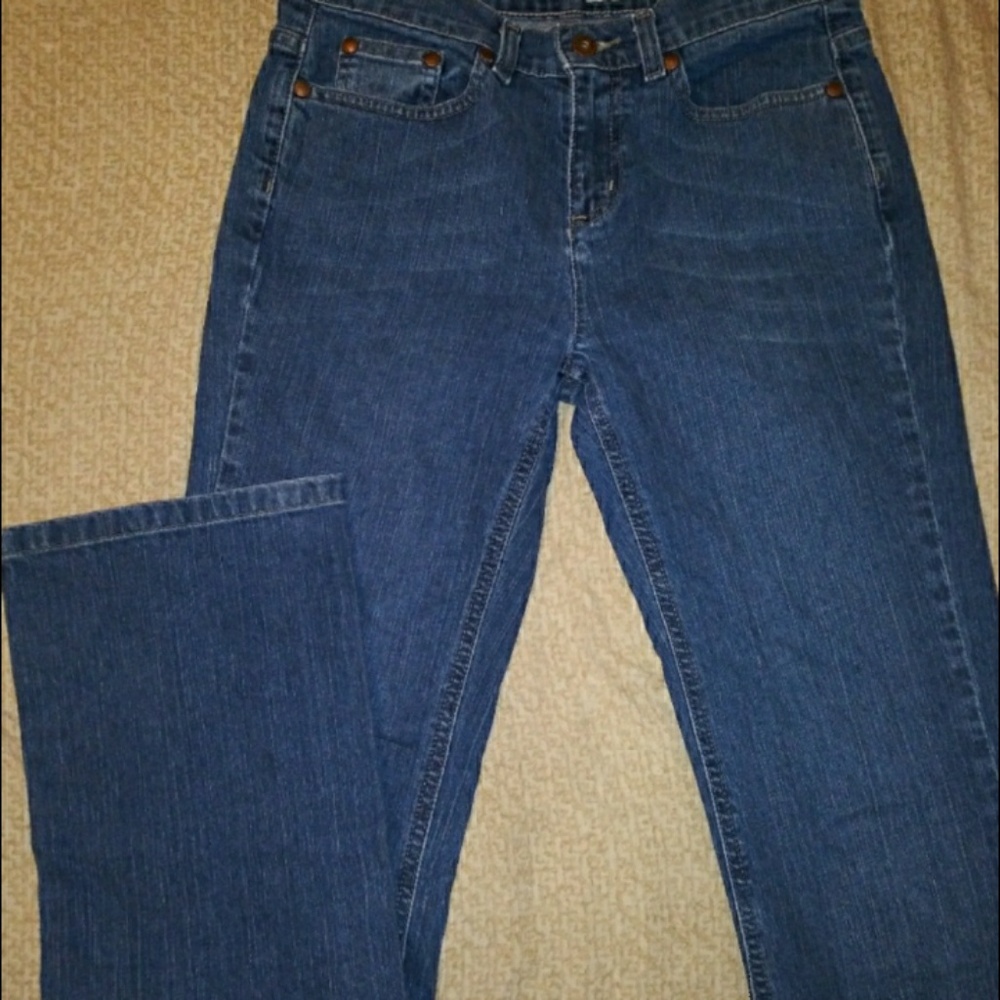 DKNY STRAIGHT LEGGED HIGH RISE JEANS